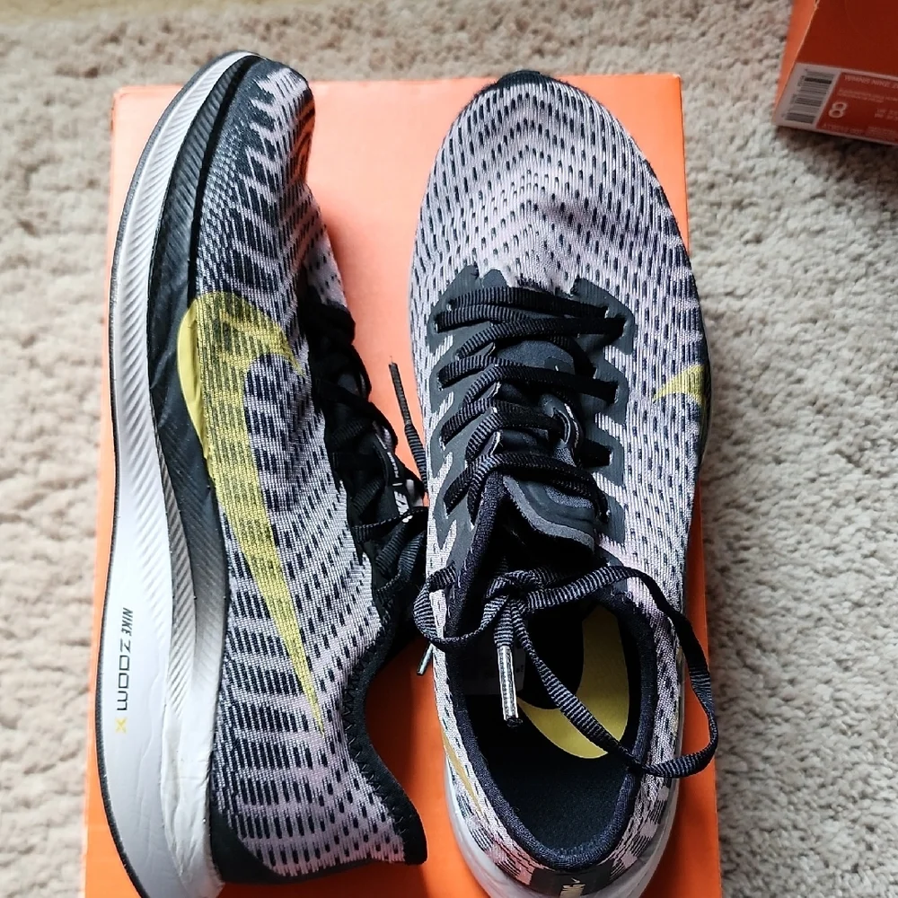 Nike Black and Gray/ purple Running Shoes - Picture 3 of 5
